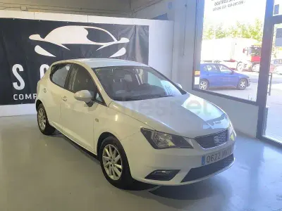 Usado Seat Ibiza Reference 90 CV (66 kW) 2012 Blanco Berlina