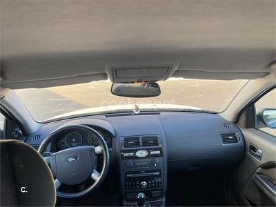 Usado Ford Mondeo Ghia 130 CV (95 kW) 2005 Negro Berlina