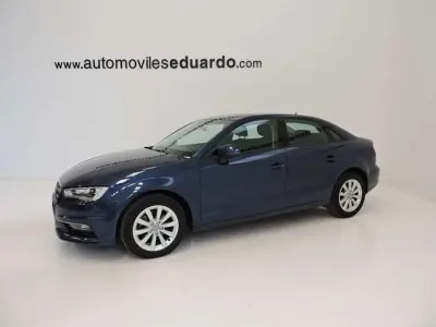 Usado Audi A3 Attraction 110 CV (80 kW) 2015 Azul Berlina