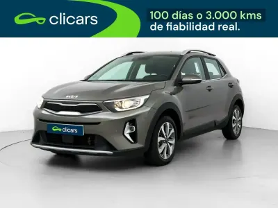 Usado Kia Stonic 120 CV (88 kW) 2023 Verde SUV