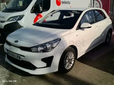 Usado Kia Rio 84 CV (61 kW) 2021 Blanco Berlina