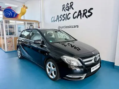Usado Mercedes B200 136 CV (100 kW) 2013 Negro Utilitario