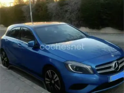 Usado Mercedes A180 Urban 109 CV (80 kW) 2012 Azul Berlina
