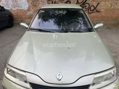 Usado Renault Laguna II Authentique 110 CV (80 kW) 2004 Gris / plata Berlina