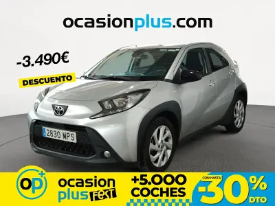 Begagnad Toyota Aygo X Play 72 HK (52 kW) 2024 Grå SUV