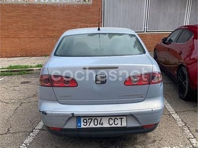 Usado Seat Cordoba Sport 110 CV (80 kW) 2002 Azul Familiar