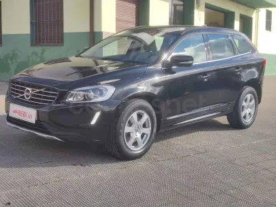 Käytetty Volvo XC60 Momentum 190 HP (139 kW) 2017 Musta Katumaasturi