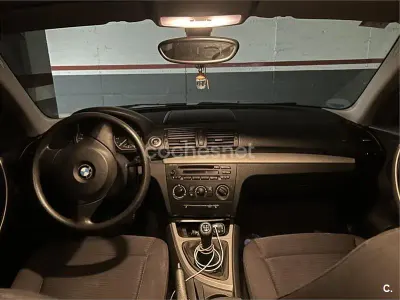 Usado BMW 116 122 CV (89 kW) 2010 Negro Utilitario