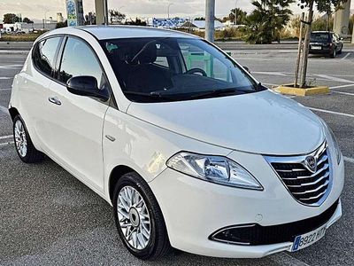 Blanco Usado 2013 Lancia Ypsilon Utilitario | 3900 €