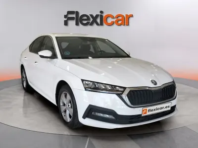 Usado Skoda Octavia Ambition 150 CV (110 kW) 2022 Blanco Berlina