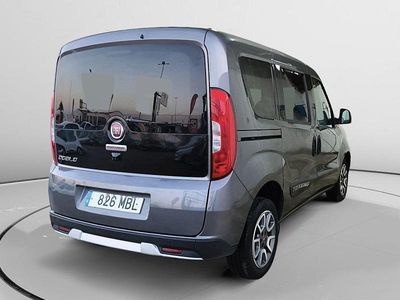 Usado Fiat Doblò Trekking 120 CV (88 kW) 2022 Gris Monovolumen