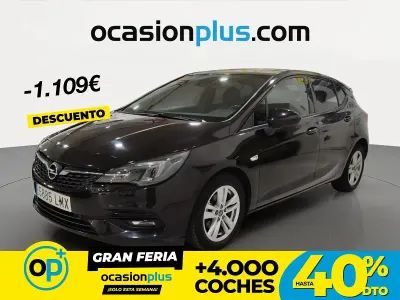 Usado Opel Astra Edition 105 CV (77 kW) 2021 Negro