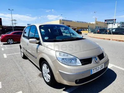 Usado Renault Scénic Dynamique 105 CV (77 kW) 2006 Beige Monovolumen