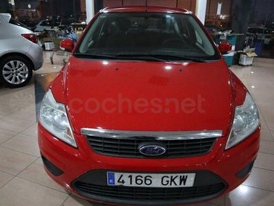 Usado Ford Focus Trend 90 CV (66 kW) 2010 Rojo Berlina