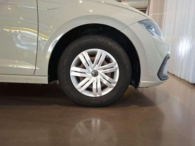 Usado VW Polo 95 CV (69 kW) 2023 Gris Utilitario