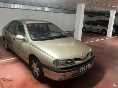 Begagnad Renault Laguna 110 HK (80 kW) 2000 Beige Sedan