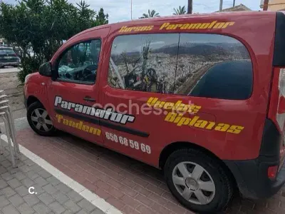 Usado Renault Kangoo 75 CV (55 kW) 2017 Rojo Monovolumen
