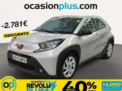 Usado Toyota Aygo Play 72 CV (52 kW) 2024 Gris Utilitario