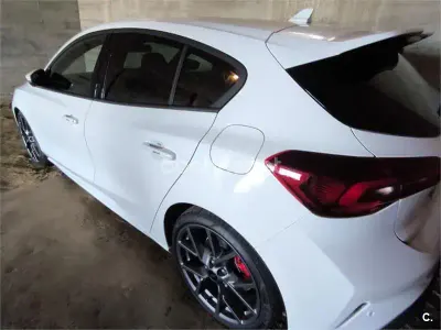 Usado Ford Focus ST 280 CV (205 kW) 2024 Blanco Berlina