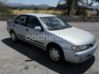 Usado Nissan Almera 100 CV (73 kW) 2000 Gris / plata Berlina