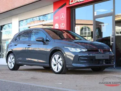 Usado VW Golf VIII Style 150 CV (110 kW) 2025 Gris / plata Berlina