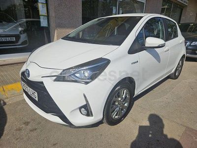 Usado Toyota Yaris Hybrid Advance 100 CV (73 kW) 2020 Blanco Berlina