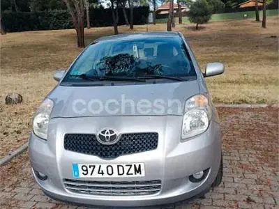 Usado Toyota Yaris Luna 87 CV (63 kW) 2006 Gris / plata Berlina