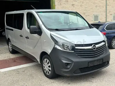 Usado Opel Vivaro 125 CV (91 kW) 2018 Gris / plata Monovolumen