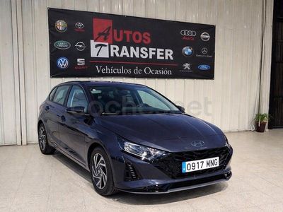 Usado Hyundai i20 100 CV (73 kW) 2024 Gris / plata Utilitario