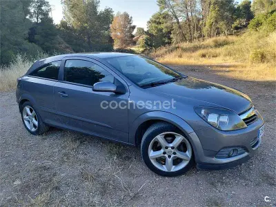 Usado Opel Astra GTC Sport 105 CV (77 kW) 2006 Gris / plata Berlina
