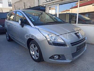 Usado Peugeot 5008 Active 112 CV (82 kW) 2011 Gris / plata Monovolumen