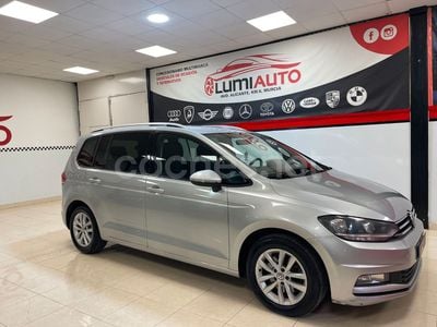 Usado VW Touran Advance 150 CV (110 kW) 2017 Gris / plata Monovolumen