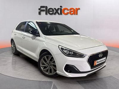Usado Hyundai i30 GO! 120 CV (88 kW) 2018 Blanco Berlina