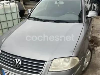 Usado VW Passat Edition 130 CV (95 kW) 2005 Gris / plata Berlina