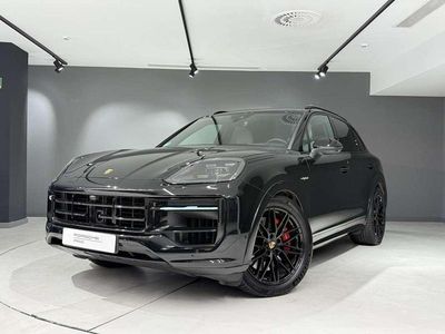 Negro Usado 2024 Porsche Cayenne S E-Hybrid SUV | 119.900 €