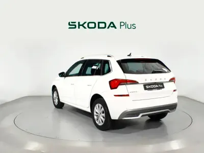 Usado Skoda Kamiq 110 CV (80 kW) 2022 Blanco SUV