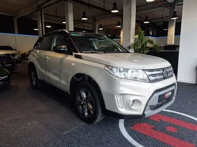 Usado Suzuki Vitara 120 CV (88 kW) 2017 Beige SUV