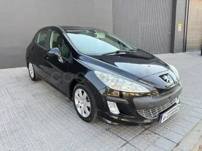 Usado Peugeot 308 110 CV (80 kW) 2008 Negro Berlina