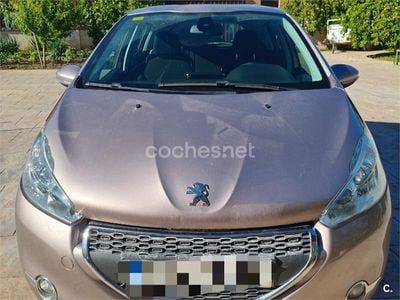 Usado Peugeot 208 Allure 92 CV (67 kW) 2012 Rosa Utilitario