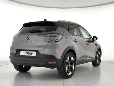 Usado Renault Captur Techno 100 CV (73 kW) 2025 Gris SUV