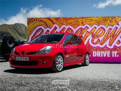 Usado Renault Clio II 200 CV (147 kW) 2007 Rojo Berlina