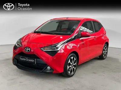 Usado Toyota Aygo X-play 72 CV (52 kW) 2021 Rojo Utilitario