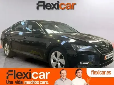 Usado Skoda Superb Style 150 CV (110 kW) 2017 Gris Berlina