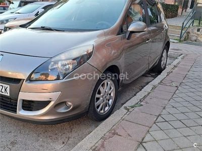 Beige Usado 2012 Renault Scénic III Dynamique Monovolumen | 5100 € (Buen precio)