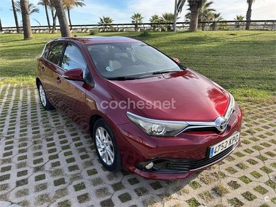 Rojo Usado 2018 Toyota Auris Hybrid Business Edition Berlina | 14.000 € (Precio justo)