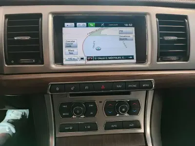 Usado Jaguar XF Luxury 200 HP (147 kW) 2015 Vermelho Sedan