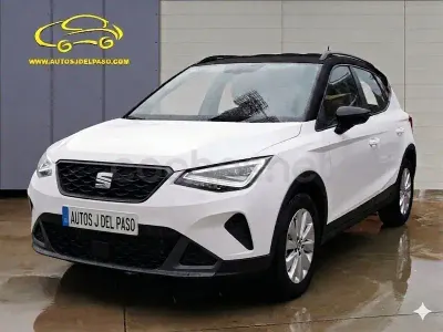 Usado Seat Arona Style 110 CV (80 kW) 2022 Blanco SUV