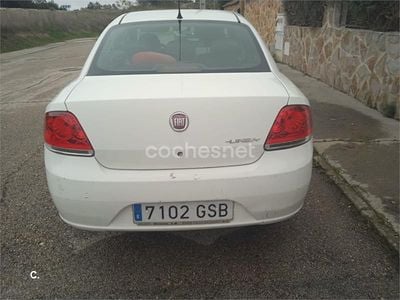 Usado Fiat Linea Active 77 CV (56 kW) 2009 Blanco Berlina