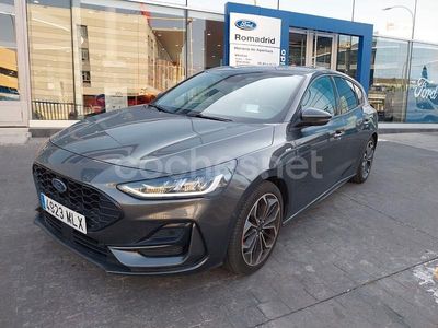 Gris / plata Usado 2023 Ford Focus ST-Line X Berlina | 21.990 € (Un poco caro)