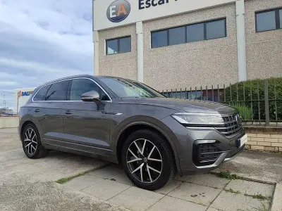 Usado VW Touareg 286 CV (210 kW) 2022 Gris / plata SUV